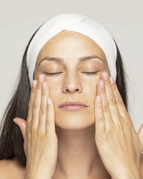 The Secrets to Poreless Skin: Unlock Your Radiance – CANVAS Beauty Hong ...